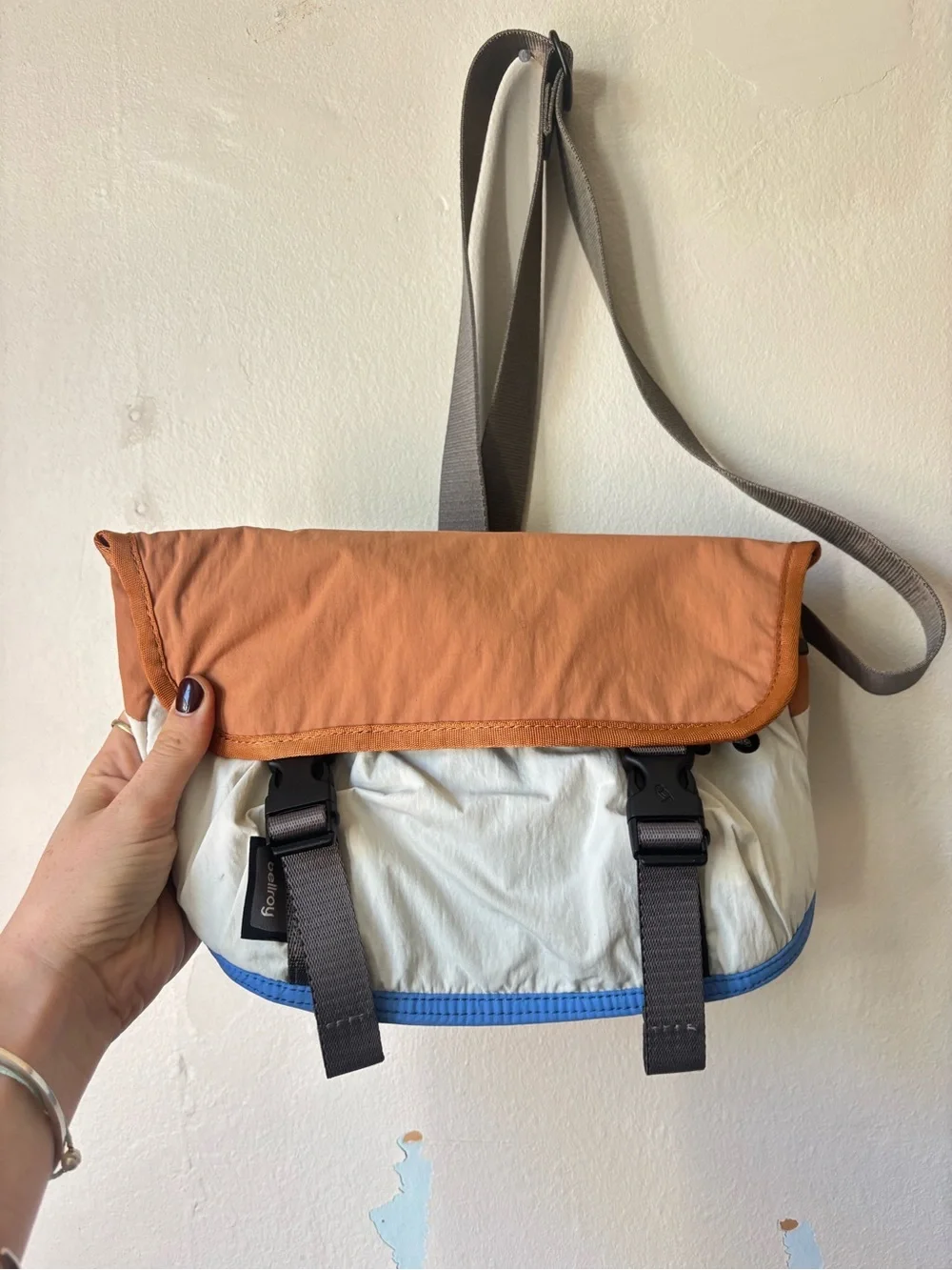 Bellroy Cinch Mini Messenger Bag tri color excellent condition utility gorpcore